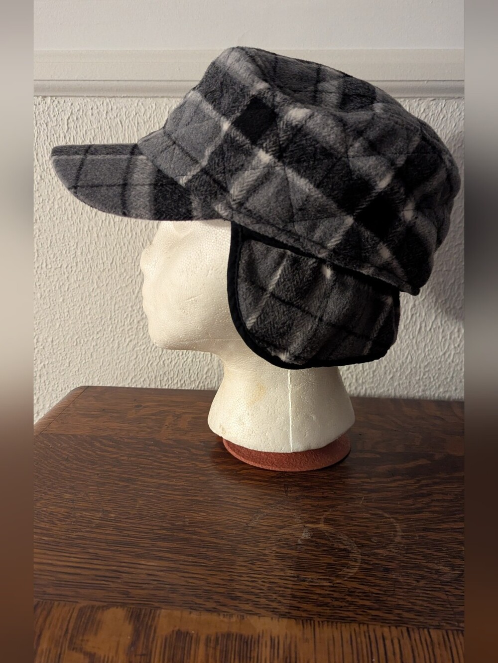 Duluth Trading Company Trapper Hat Cap Plaid Fleece Lined Cadet Black White Gray
